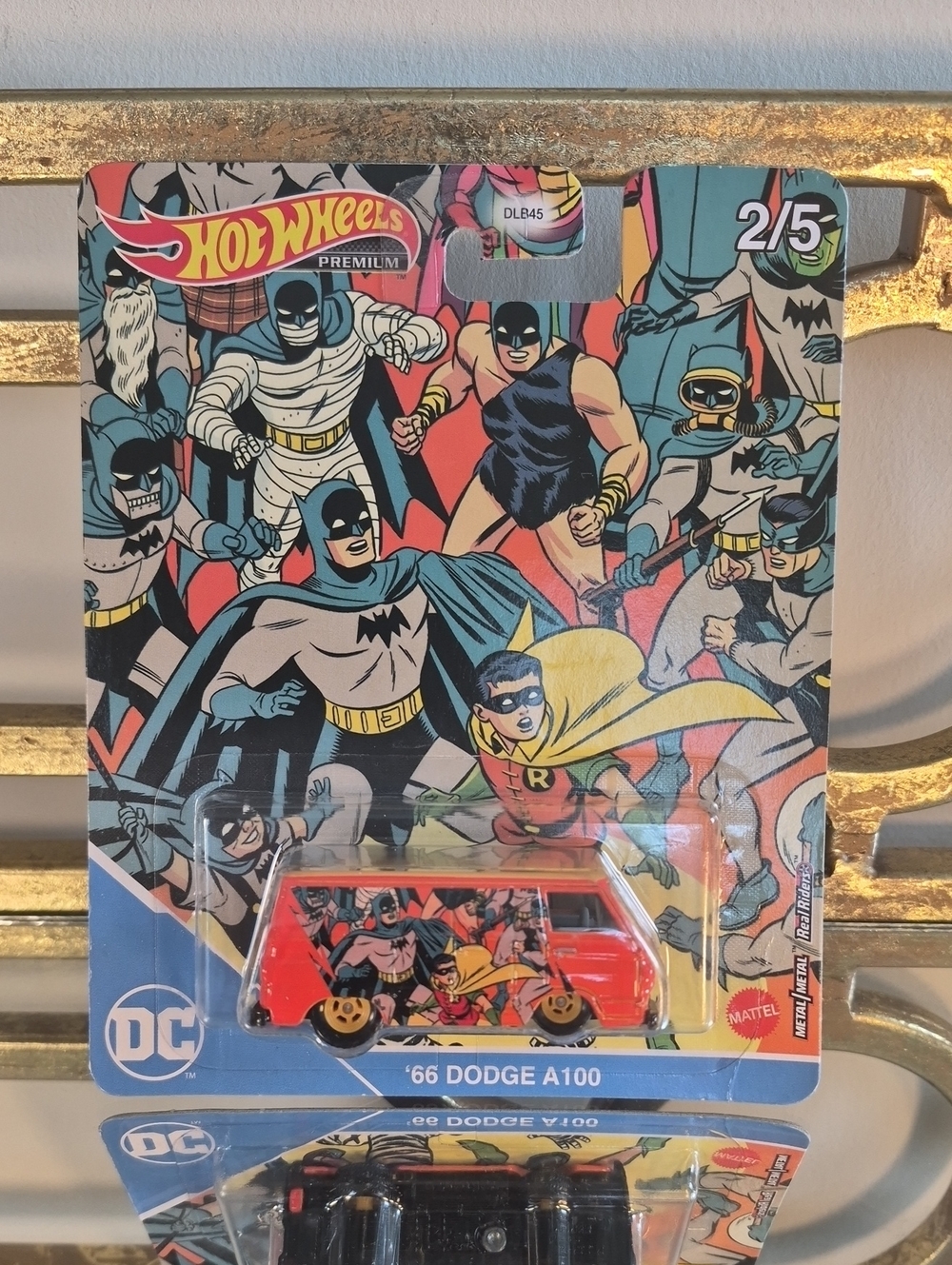 Hot Wheels Premium Batman n Robin '66 Dodge A100, 1:64, Multicolor.